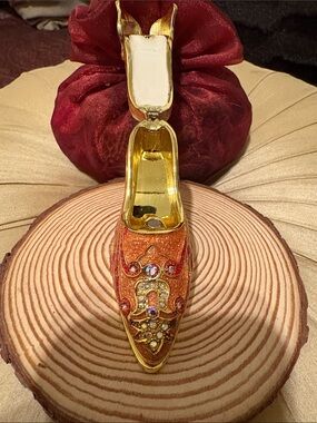 NWOT Ornate Orange Jeweled Women’s Shoe Trinket Box